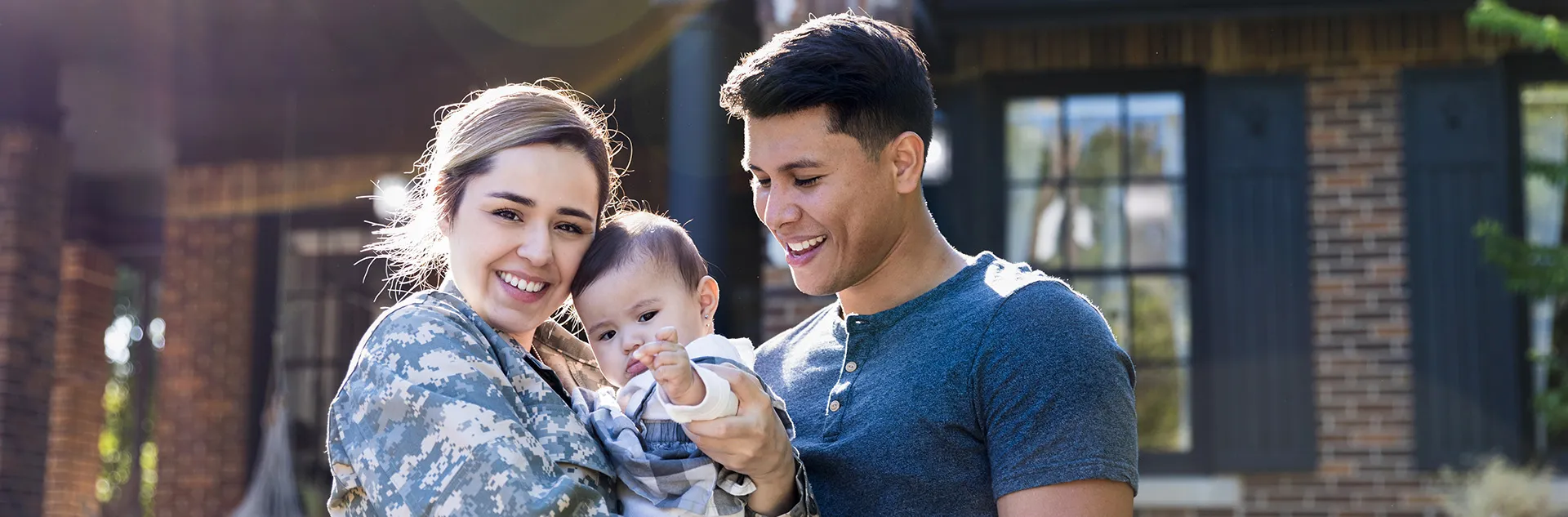 Soldier_Military_Family_Reunion_iStock-1188487430.jpg